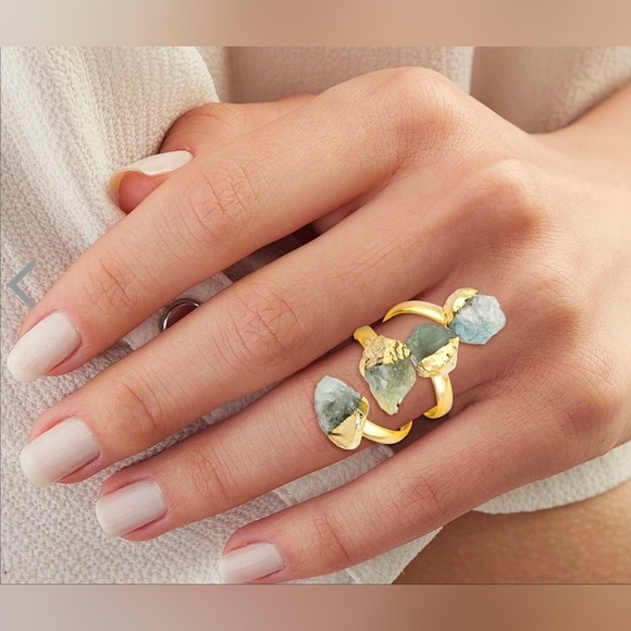 Jewelry - Green Quartz 11.00 ctw 4 Stone Ring in Goldtone (Adjustable)